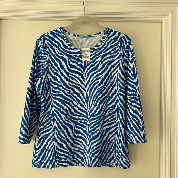 J. McLaughlin Tops - J.McLaughlin 3/4 sleeve print tee. 91%Nylon, 9%Spandex